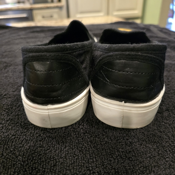 Hashtag Queen Bee Black Slip-On Shoes with Crown & Bee Graphics Size 11 - Picture 4 of 5